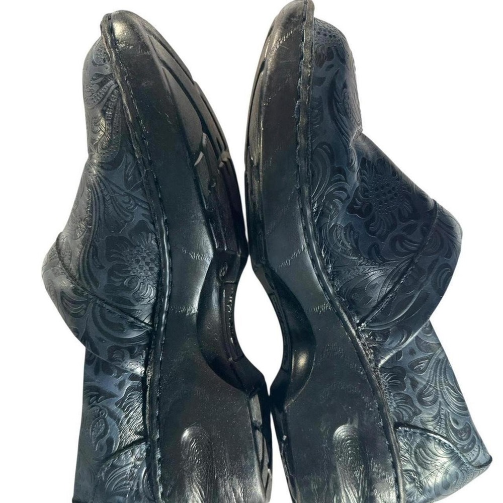 Thom McAn Navy Blue Leather Clogs Embossed Floral Western Boho Rustic Earthy 9W